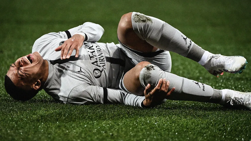 Kylian Mbappe injuries less than two weeks before the Champions League returns🤕