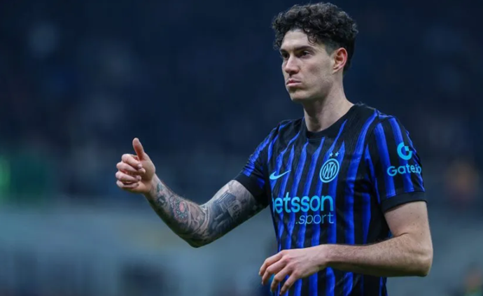​Journalist: Barcelona Submit €45m Opening Bid for Bastoni; Inter Demand €60m