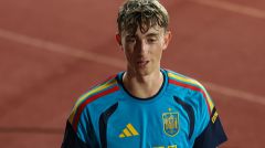 Dean Huijsen Leaves Spain Camp Due to Muscle Injury, Returns to Madrid