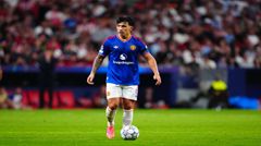 Carrick lên tiếng về việc thay Lisandro Martínez giữa trận: Hậu vệ này gặp vấn đề ở đùi, bỏ ngỏ khả năng đá Champions League