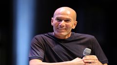 Quốc hội Pháp nâng trần lương cho các hiệp hội thể thao, mở ra khả năng chiêu mộ Zidane làm HLV