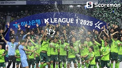 10번째 우승 자축 전북, 대전 완파→홈 팬들 앞에서 대관식... 포옛 감독 “긍정적인 미팅, 내년도 ‘우승’이 목표”