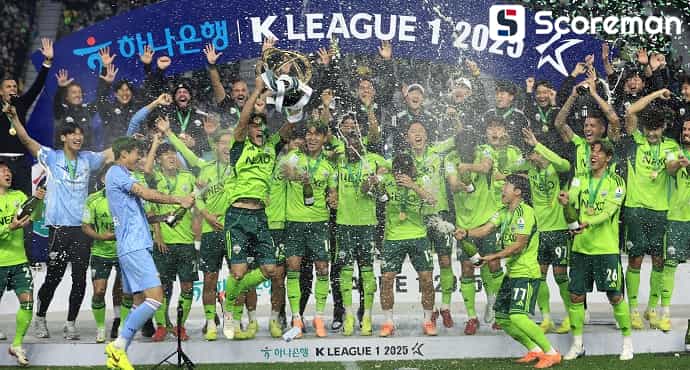 10번째 우승 자축 전북, 대전 완파→홈 팬들 앞에서 대관식... 포옛 감독 “긍정적인 미팅, 내년도 ‘우승’이 목표”