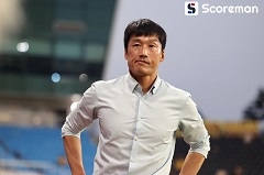 이정효 감독, 내년에도 광주FC 지휘봉 잡는다