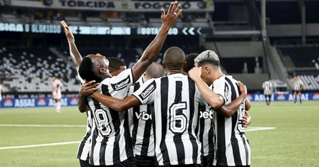 Botafogo vence Fluminense e entra no G-4 do Carioca