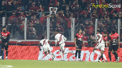 Athletico-PR é derrotado pelo Atlético-GO em casa, segue em crise na Série B e enfrenta protestos da torcida