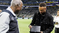 Sob os olhares de Neymar, Santos e Ceará empatam sem gols, e Peixe segue na vice-lanterna do Brasileirão