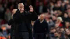 Guardiola ouve os torcedores do Liverpool dizerem 'você será demitido' e reage com zombaria e raiva: 'Eu não esperava isso'.