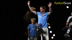 De Bruyne promete voltar em despedida emocionante do Manchester City, que levou Guardiola às lágrimas e garantiu uma estátua ao jogador