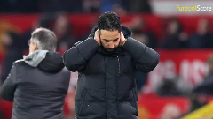 Técnico do Manchester United rebate ídolo e desabafa: 'Agora parece que todo mundo entende de tudo; ser comentarista é tarefa simples'