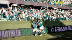 Com golaço de Vitinho, Goiás derrota Volta Redonda e dispara na liderança da Série B