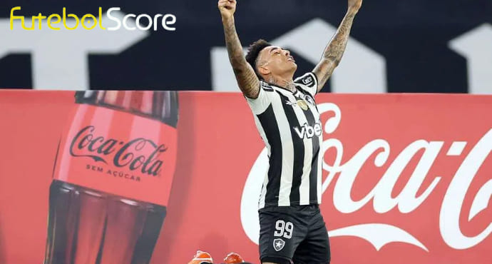 Botafogo supera expulsão, derrota Universidad de Chile e avança às oitavas da Libertadores