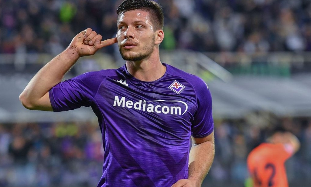 ​ทางการ ！เอซี มิลาน ตกลงยืมตัว ลูก้า โยวิช กองหน้าของ ฟิออเรนติน่า 1 ฤดูกาล