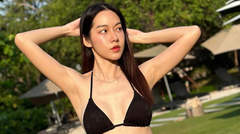 ทราย เดอะเฟซ อวดหุ่นร้อนแรงรับซัมเมอร์ ด้วยบิกินี่สีดำ