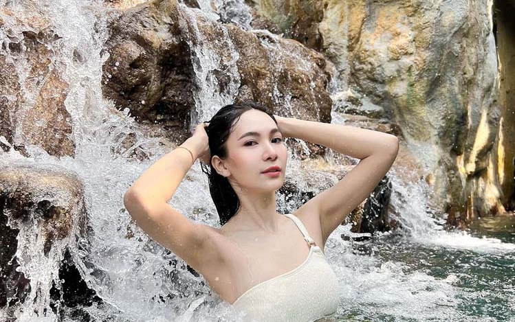 แคท อาทิติยา ผู้กองคนสวย ดีกรีนางงาม สวมชุดว่ายน้ำเซ็กซี่เล่นน้ำที่พัทยา อื้อหือ...