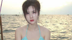 ปิ่น หทัยรัตน์ คุณหมอคนสวย นุ่งสั้นอวดอกอึ๋มเด้งริมทะเล อื้อหือ... ทะเลขาวเว่อร์