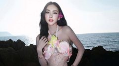 ปราง สุนทรี นางงามสุดฮอต เสิร์ฟลุคแซ่บ !! นุ่งทูพีซ อวดเอวเอสไม่ง้อแอปฯ