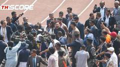 วุ่นวายหนัก! แฟนบอลบุกสนามมหาศาล สื่ออินเดียชี้ "เมสซี่" ต้องรีบยุติการเดินขอบคุณ