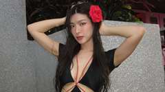 จีน่า ธันย์ชนก ไอดอลสายแซ่บ ! ในชุดว่ายน้ำวันพีซแหวกเว้าอก อื้อหือ... ขาวเซี้ยะ