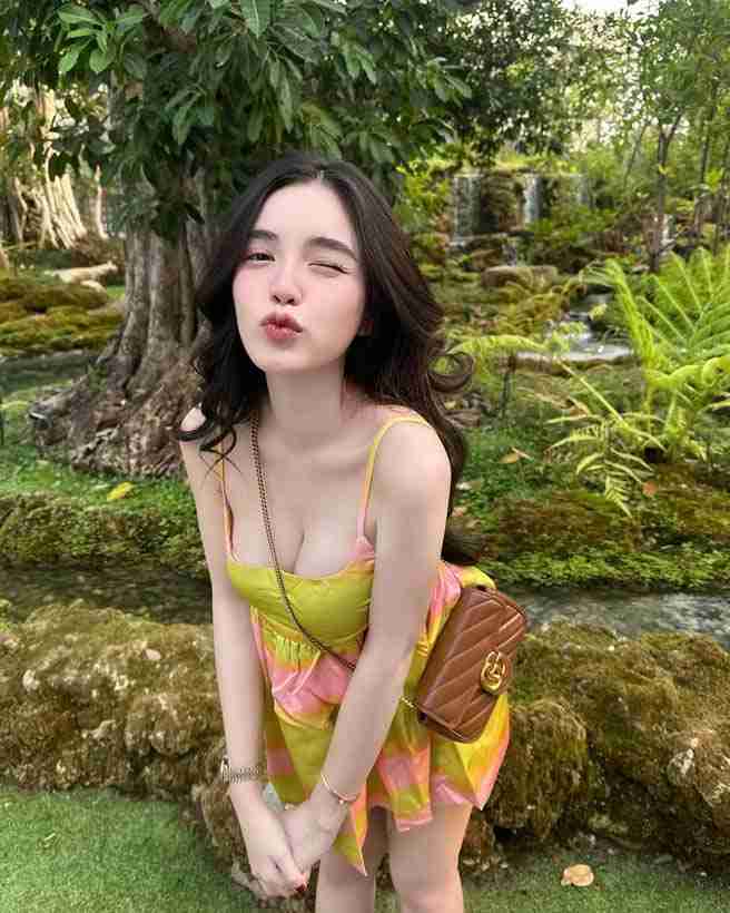ขนม ศศิกานต์ โชว์หุ่นขาวเซี้ยะ