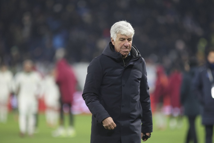Gasperini: Trận đấu sẽ hoàn toàn khác nếu Roma chơi với 11 người. Chấn thương của Koné khiến tôi lo lắng