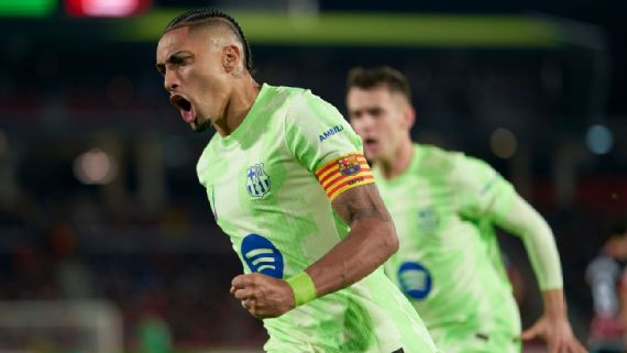 Raphinha bate recorde pessoal e Barcelona goleia Mallorca e escapa à crise em LALIGA