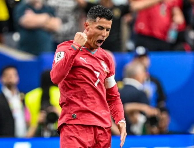 Khoảnh khắc lịch sử! CR7 41 tuổi ghi bàn ở 6 kỳ World Cup liên tiếp, kỷ lục chỉ một mình!