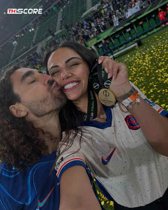 มีทั้งเสียงหัวเราะ เสียงน้ำตา และการอำลา: ผู้เล่นและครอบครัวบอกลาฤดูกาลนี้