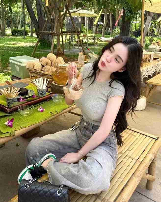 ขนม ศศิกานต์ โชว์หุ่นขาวเซี้ยะ