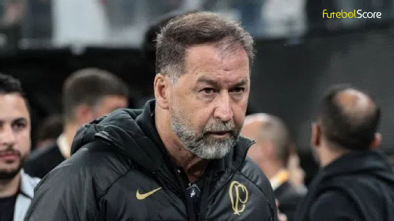 Votação do impeachment do Corinthians é suspensa em meio a cenas caóticas e Augusto Melo critica Tuma: 'Ditador, sem moral'