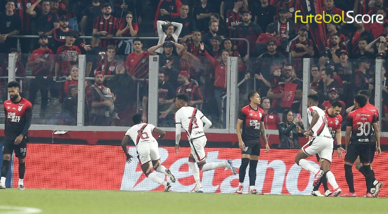 Athletico-PR é derrotado pelo Atlético-GO em casa, segue em crise na Série B e enfrenta protestos da torcida