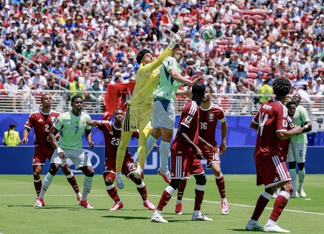 Thụy Sĩ bị gỡ hòa phút cuối, 3 đội châu Âu chưa thắng tại World Cup