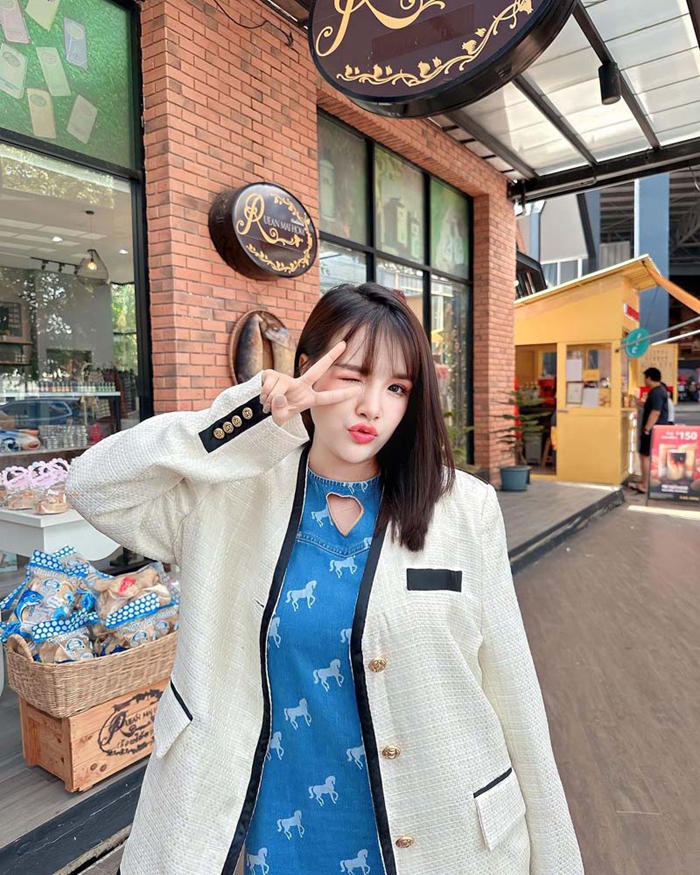 เจนนี่ ได้หมดถ้าสดชื่น นุ่งบิกินี่กะเตงลูกเล่นน้ำ แต่ทำหลุดโฟกัสเต็ม ๆ