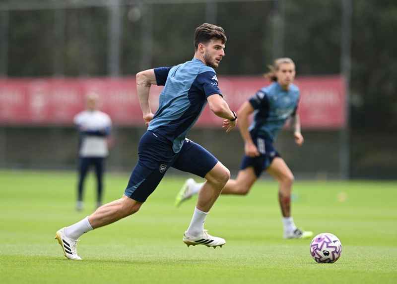 ​แกลเลอรีการฝึกซ้อม: เตรียมพร้อมสำหรับเกมที่แอนฟิลด์