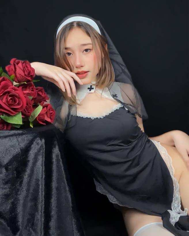 น้องไข่เน่า อดีตดาวดัง OnlyFans กับผลงานการคอสเพลย์สุดเซี้ยะ แซ่บสะเด่าไม่แพ้ใคร !