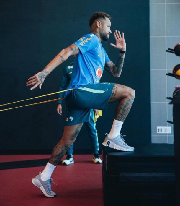 Neymar trở lại tập luyện bóng đá, sẵn sàng cho trận gặp Scotland