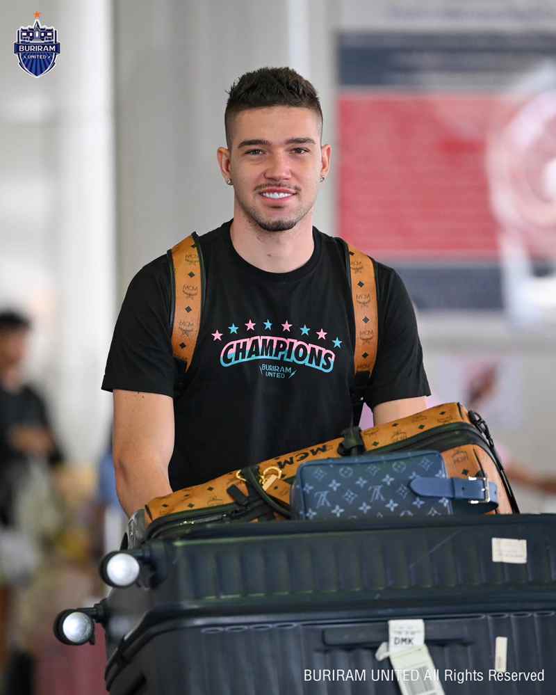 ทัพนักเตะทีมบุรีรัมย์ ยูไนเต็ด เดินทางกลับประเทศไทย