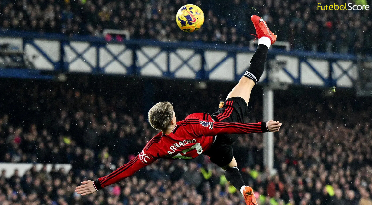 Alejandro Garnacho recebe o Prêmio Puskas da FIFA 2024 por um gol impressionante