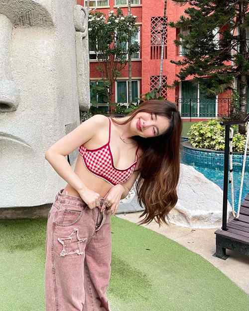 นาวลิ้ม ญาตาวี สวมบิกินี่สุดเซ็กซี่ที่ชายหาด