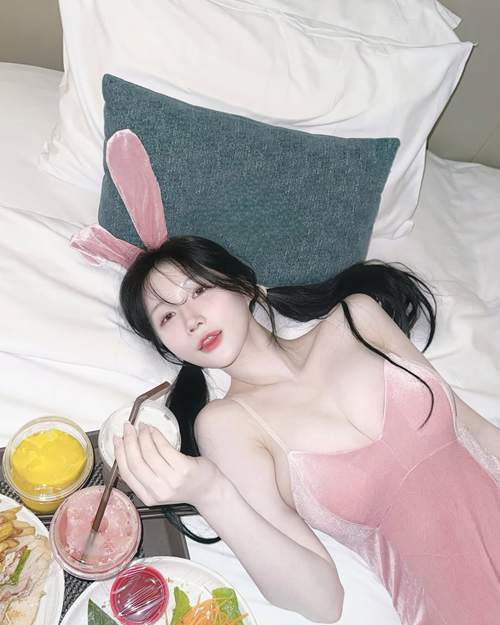 อาสึนะ สาวเกาหลีขวัญใจชาวเน็ต เผยมุมเซ็กซี่มัดใจหนุ่ม ๆ