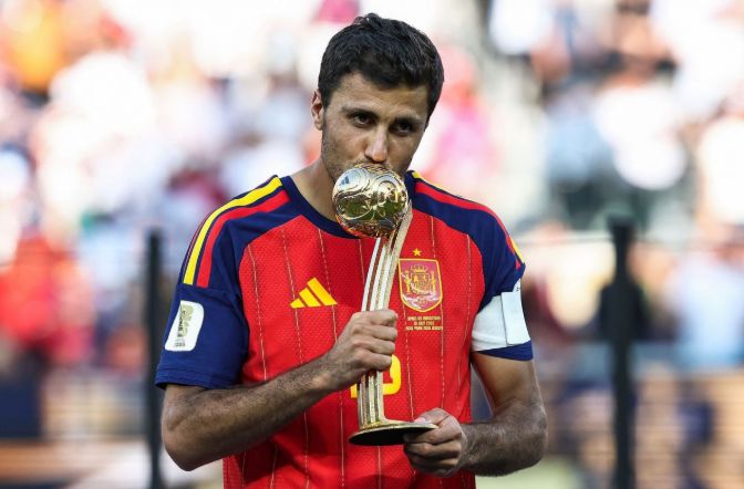 Phóng viên: Ban huấn luyện Barca không tin Rodri đá chính mọi trận, sẽ xoay vòng với Bernal