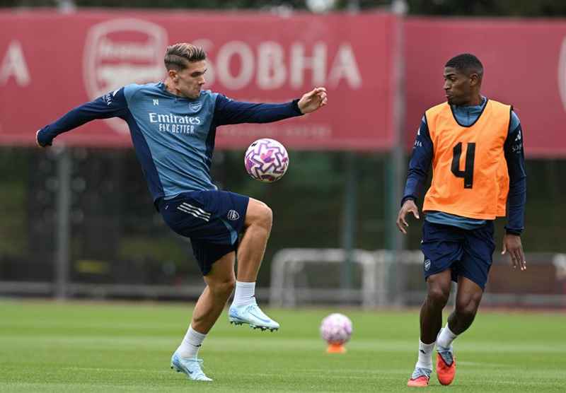 ​แกลเลอรีการฝึกซ้อม: เตรียมพร้อมสำหรับเกมที่แอนฟิลด์