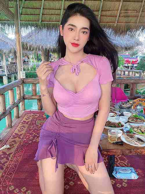 ฝ้าย อินทลักษณ์ แม่ค้าสุดฮอต ที่หนุ่ม ๆ ไทยถามหาวาร์ป จากคลิปขายข้าวห่อไข่ที่ลาว