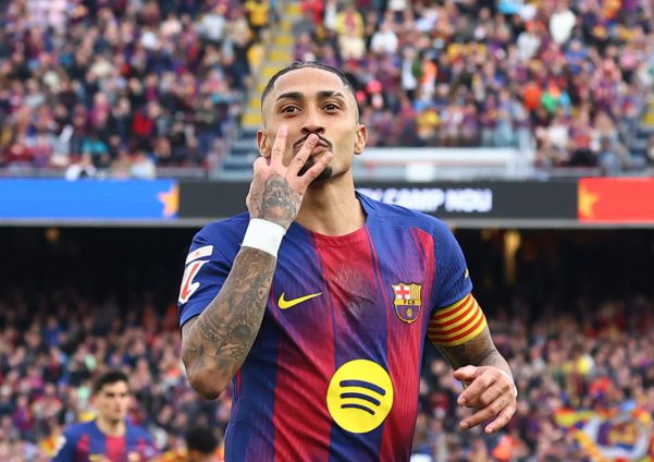 Raphinha nhận điểm 10 tuyệt đối của SOFA hai vòng liên tiếp, trước đó chỉ có Messi và Griezmann làm được