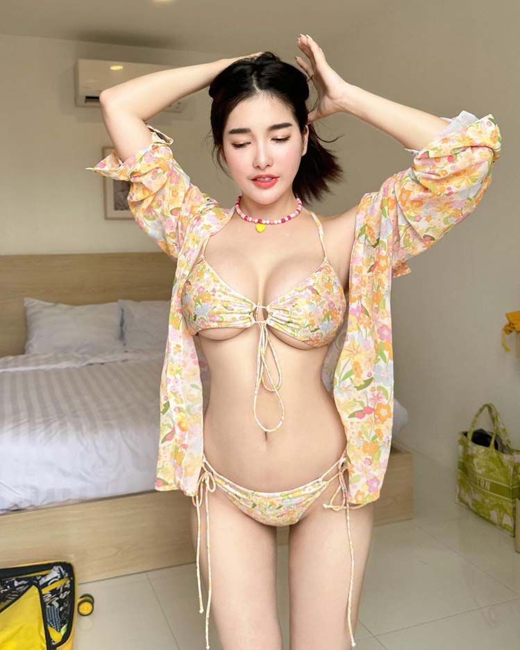 ใบเฟิร์น กุลธาดา ไอดอลสายแซ่บ ปล่อยดาเมจทะลุจอ นุ่งบิกินี่อวดหุ่นเซี้ยะริมหาด
