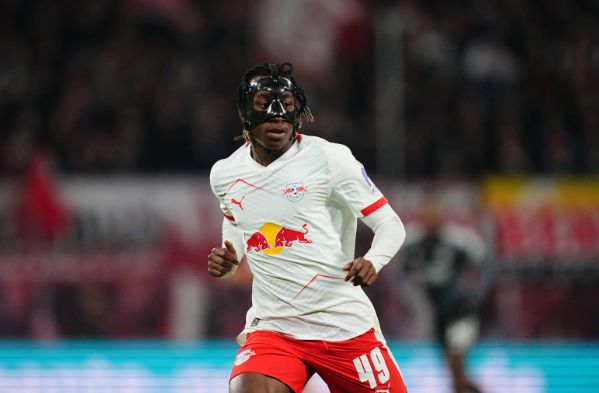 Romano: Manchester United đã nhiều lần theo dõi Diomande, và Liverpool cùng một số đội bóng khác cũng quan tâm đến cầu thủ này