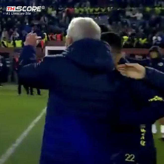 ​ชัยชนะสุดหวุดหวิด! มูรินโญ่วัย 61 ปีลื่นคว่ำขณะฉลองชัยชนะ โกรธ VAR สุดขีด