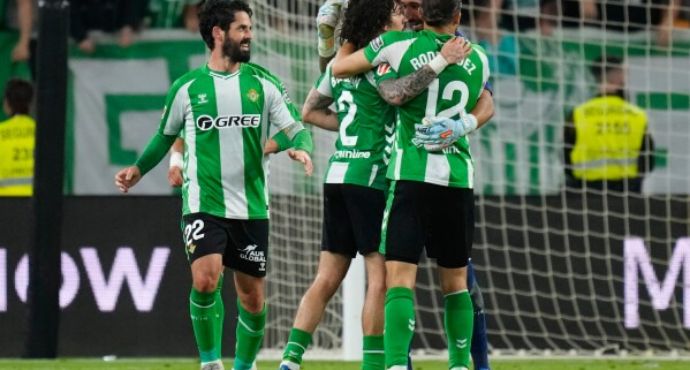 Bellerín's Last-Gasp Strike Hands Real Madrid a Crushing Blow in La Liga Title Race