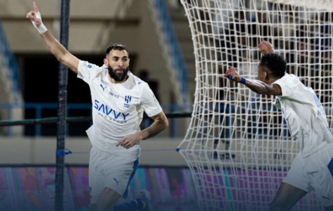 Benzema lập hat-trick ngay trận ra mắt, Al Hilal đè bẹp Al Akhdoud 6-0