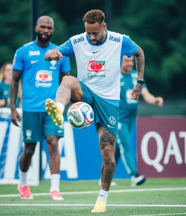 Neymar trở lại tập luyện bóng đá, sẵn sàng cho trận gặp Scotland